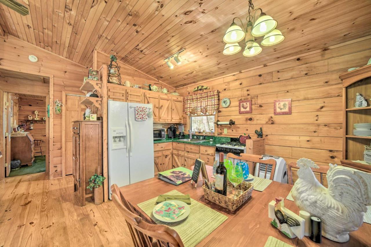 Franklin Cabin With Porch Near Hiking And Waterfalls! Eksteriør bilde